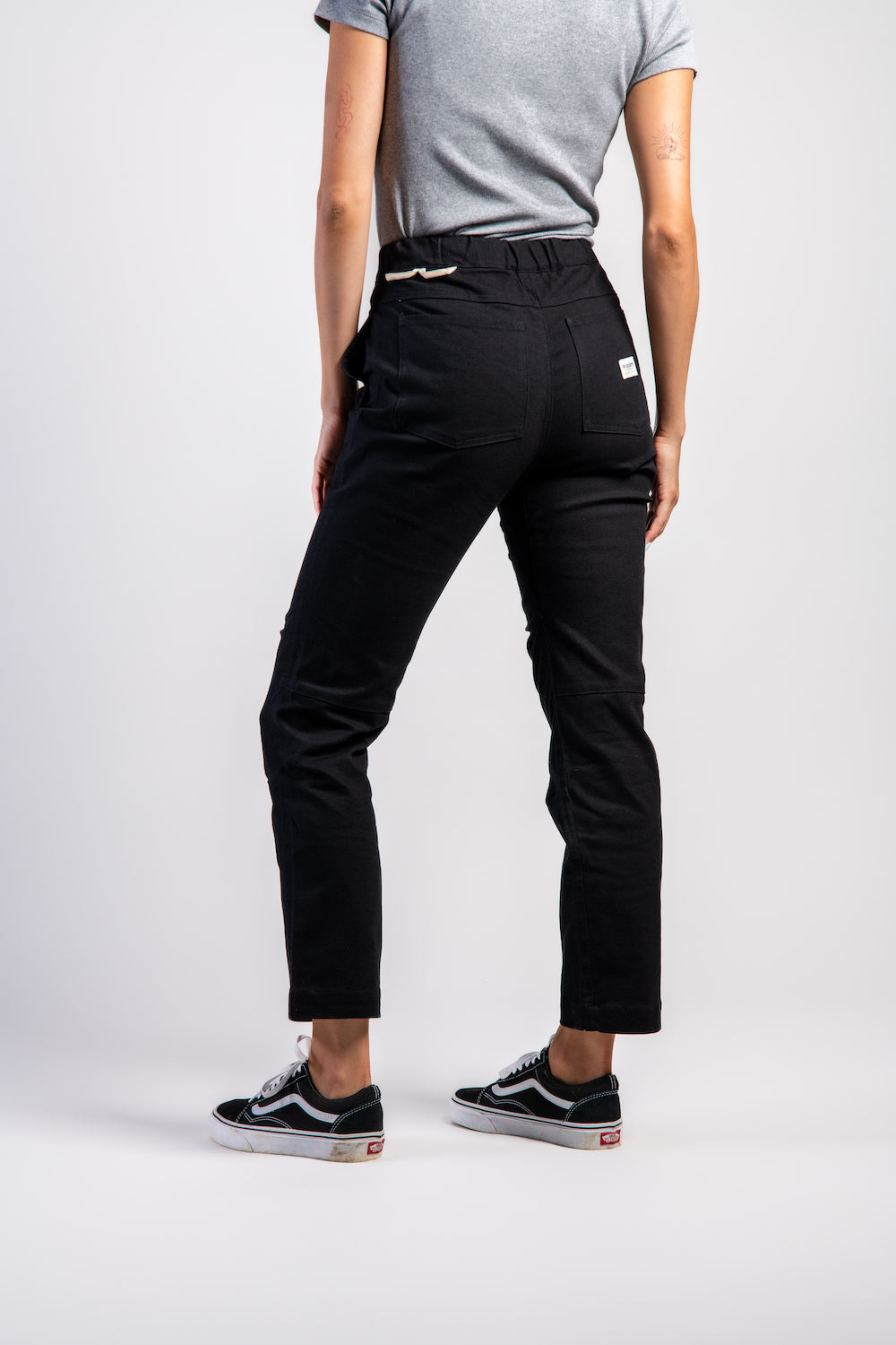 Woman in casual straight leg pants and gray t-shirt top #color_black