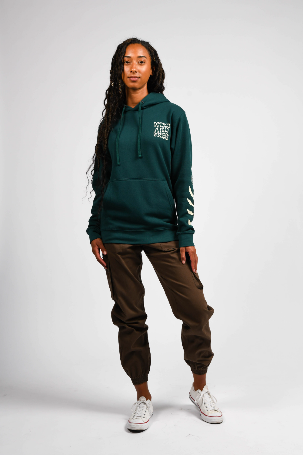 petite woman in outdoor long sleeve pullover green hoodie and cargo pants #color_frosty pine