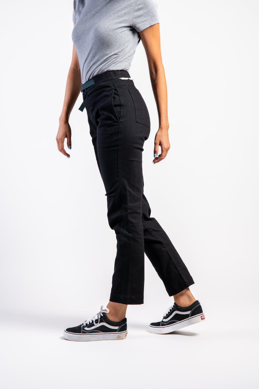 Woman in casual straight leg pants and gray t-shirt top #color_black